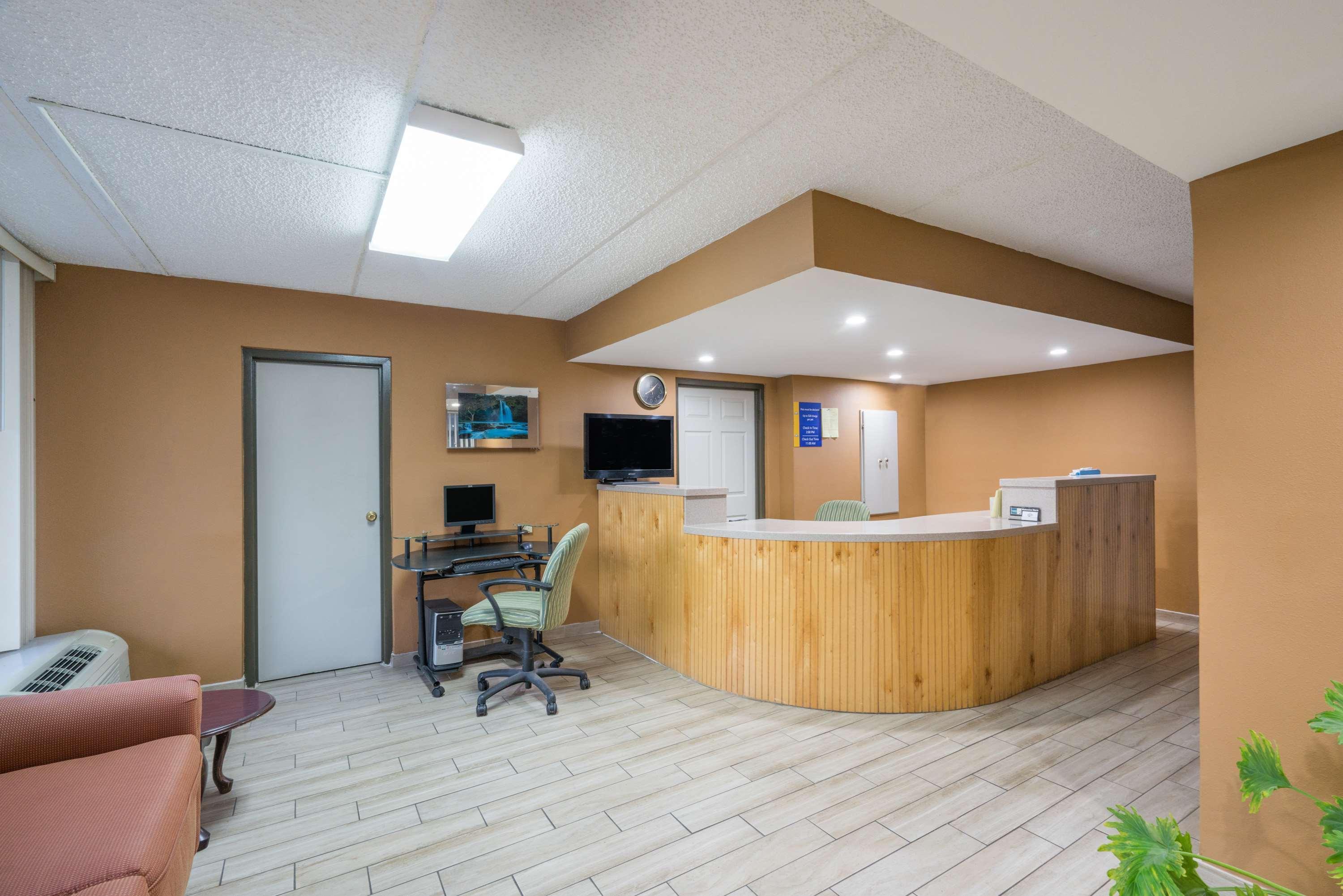Days Inn By Wyndham Hurricane Mills Kültér fotó