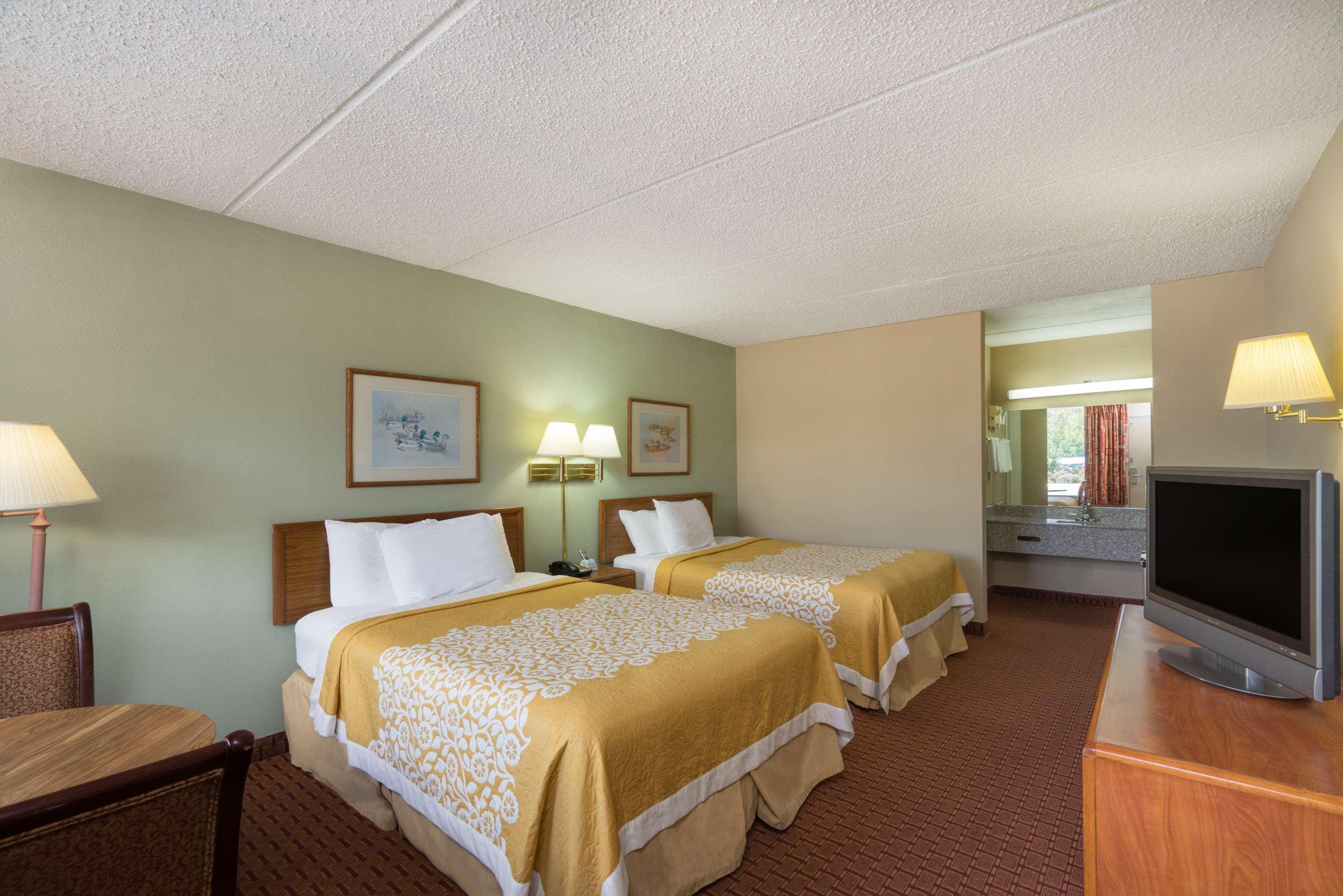 Days Inn By Wyndham Hurricane Mills Kültér fotó