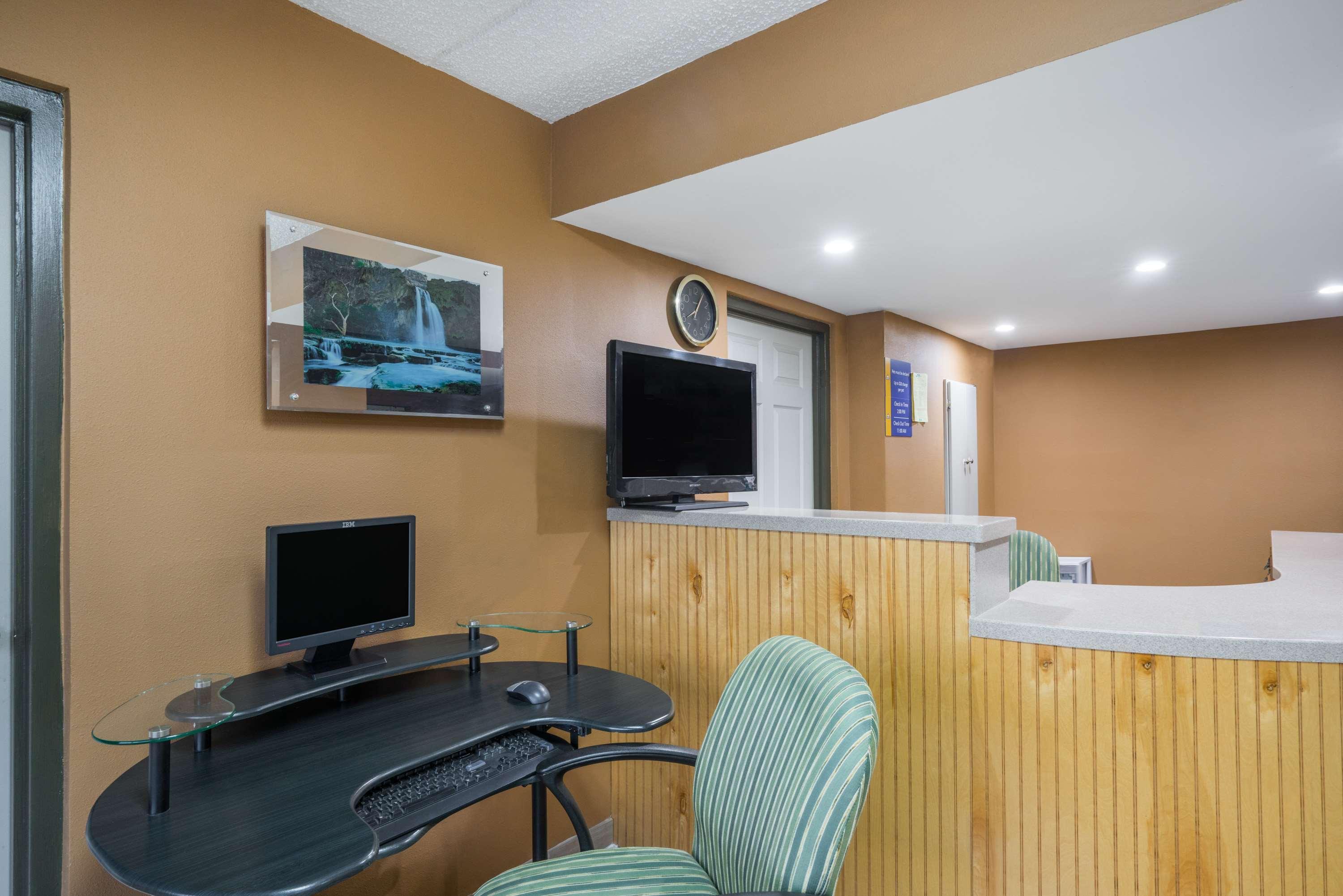 Days Inn By Wyndham Hurricane Mills Kültér fotó