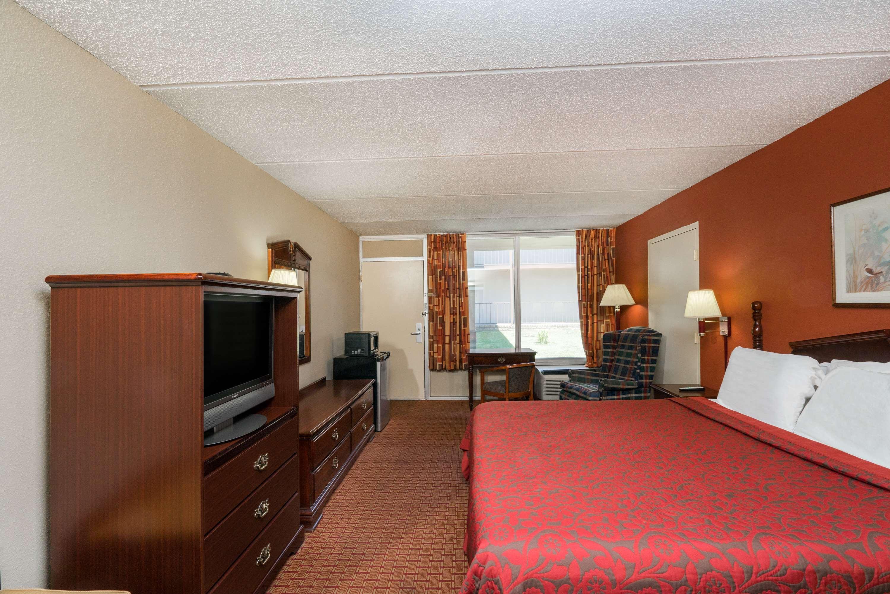 Days Inn By Wyndham Hurricane Mills Kültér fotó