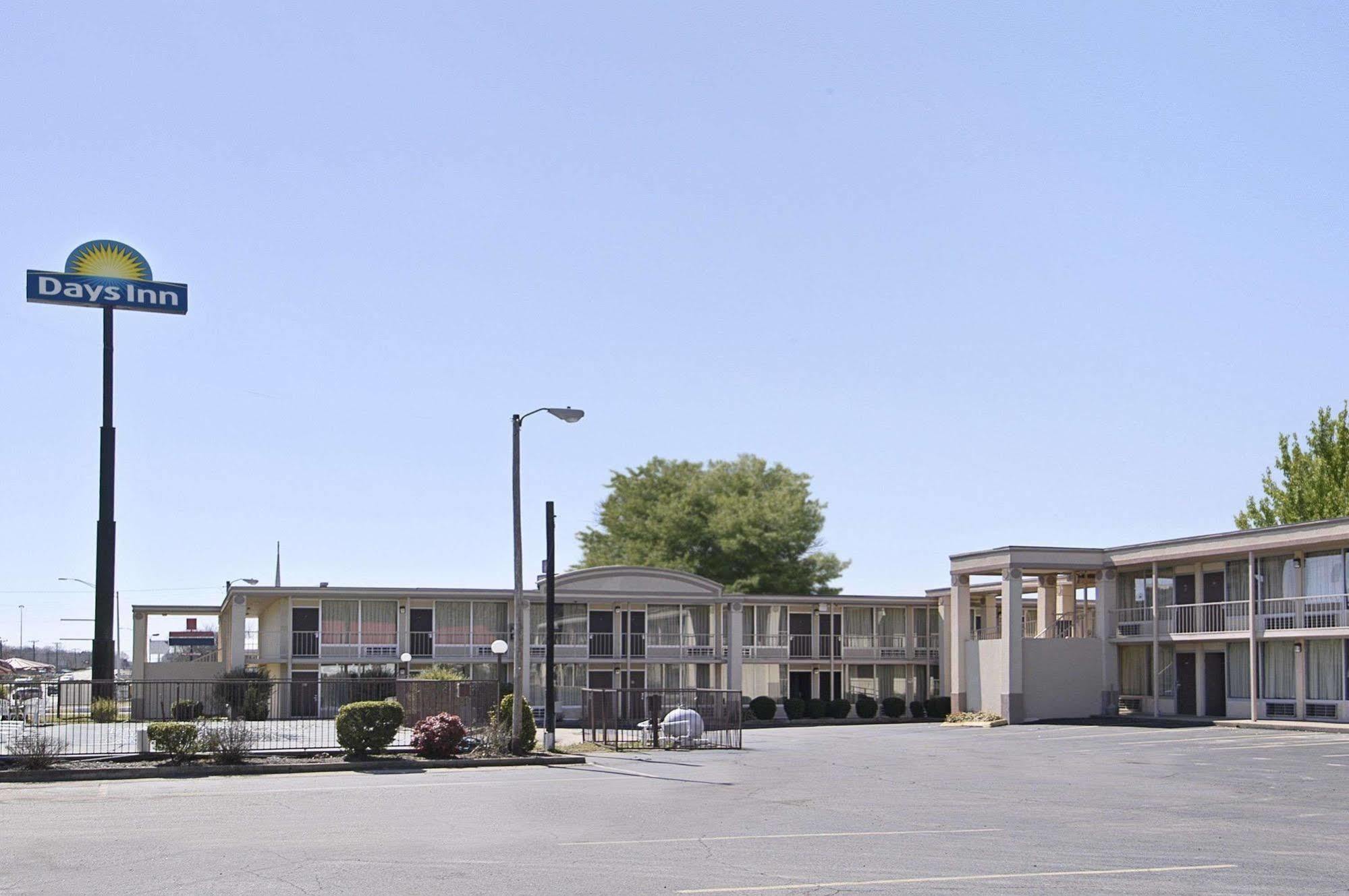 Days Inn By Wyndham Hurricane Mills Kültér fotó