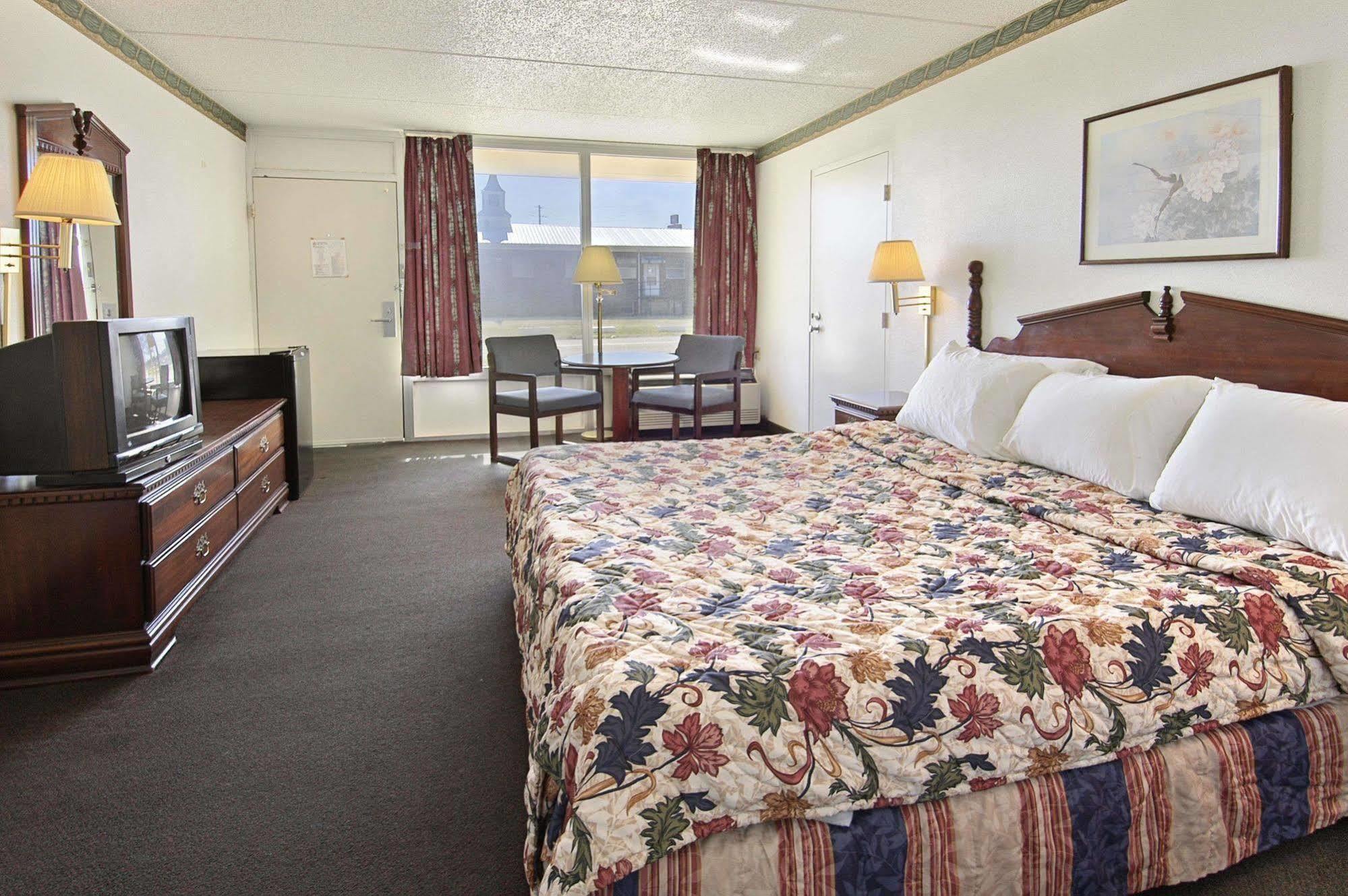 Days Inn By Wyndham Hurricane Mills Kültér fotó
